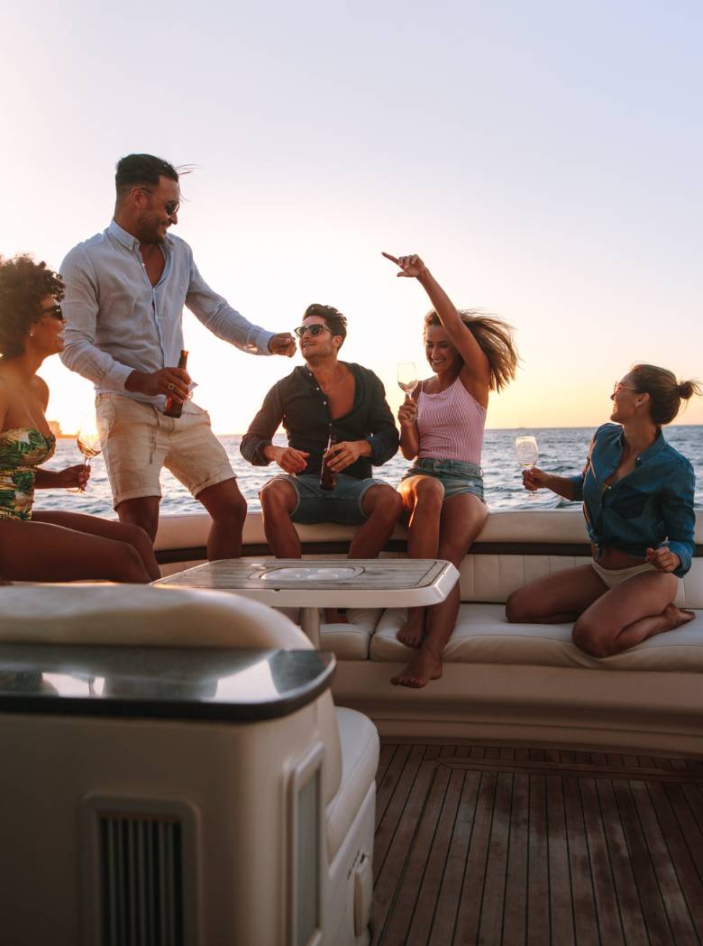 day-charter-1
